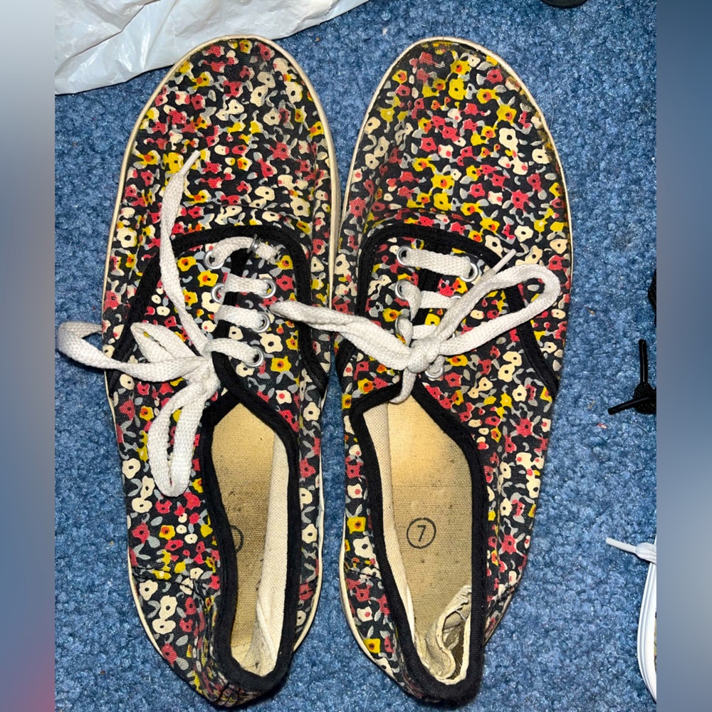 Women’s Floral Shoes- size 7 - Picture 1 of 1